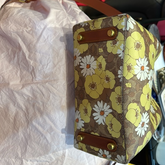 Signature coach flowered Willow crossbody handbag - Picture 2 of 4